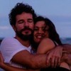 Daniel de Oliveira e Sophie Charlotte abraçados